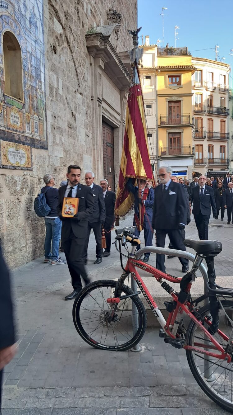 La processó de Sant Jordi recorre el cor del Cap i Casal