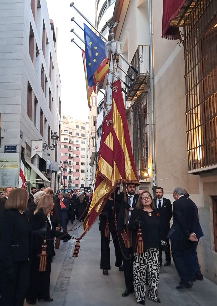 La processó de Sant Jordi recorre el cor del Cap i Casal