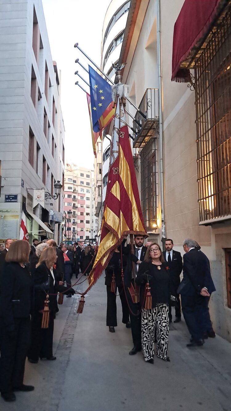 La processó de Sant Jordi recorre el cor del Cap i Casal