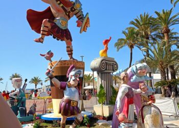 Valencians pel Món traslada las fallas a Cartagena