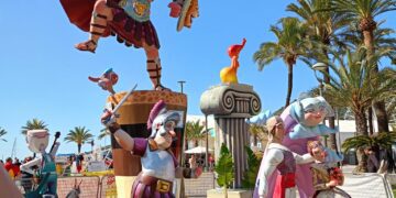 Valencians pel Món traslada las fallas a Cartagena
