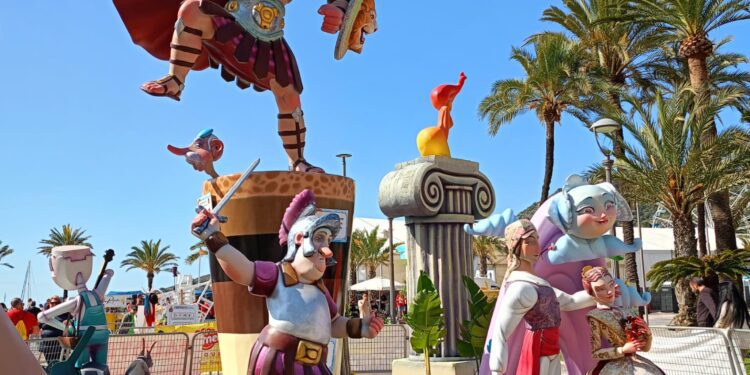 Valencians pel Món traslada las fallas a Cartagena