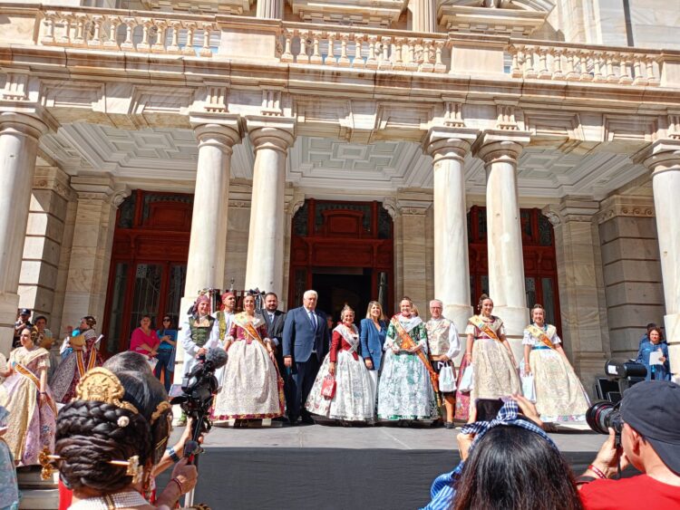 Valencians pel Món traslada las fallas a Cartagena
