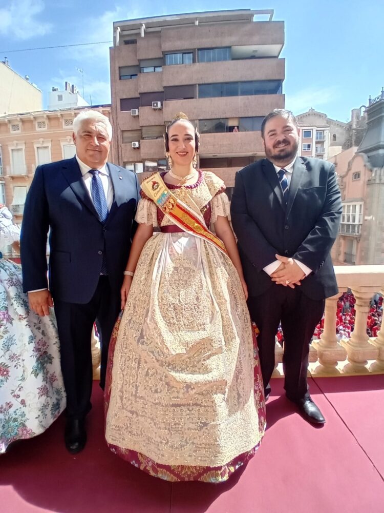 Valencians pel Món traslada las fallas a Cartagena