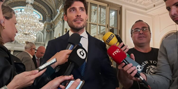 Juan Carlos Caballero achaca los desprendimientos del techo del Mercado Central al abandono del mismo en 8 años