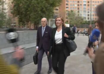 Tensión en la Ciutat de la Justícia: Salomé Pradas declara entre protestas y gritos de las víctimas de la DANA