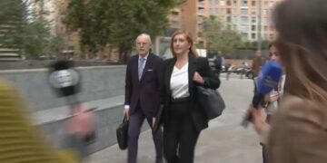 Tensión en la Ciutat de la Justícia: Salomé Pradas declara entre protestas y gritos de las víctimas de la DANA