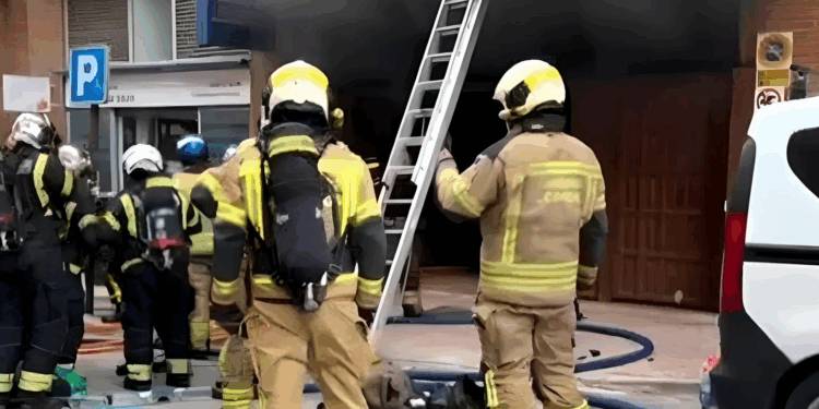 Tragedia bajo tierra: el incendio que reabrió el debate sobre los coches eléctricos 1 Noche de trabajo intenso en el Consorci Provincial de Bombers de Valéncia
