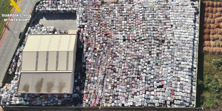 Abandona 7.000 toneladas de residuos textiles en dos naves de Almassora sin permiso de los propietarios 1 Abandona 7.000 toneladas de residuos textiles en dos naves de Almassora sin permiso de los propietarios