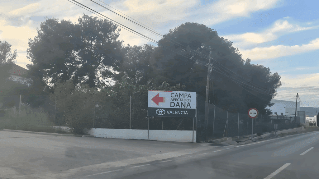 Valencia concluye la retirada de más de 3.500 vehículos dañados por la DANA 3 campas coches dana valencia 1