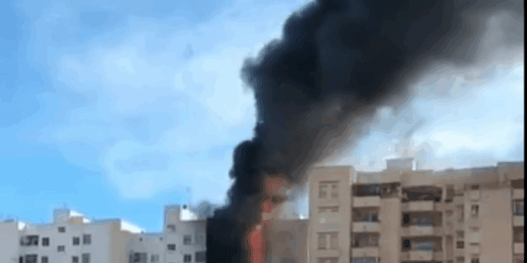 Un incendio en un edificio de Castelló desata las alarmas