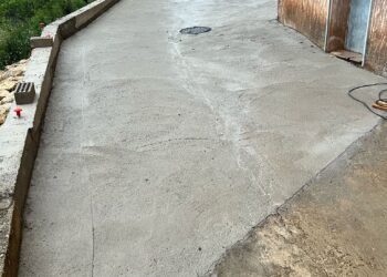 Casas Bajas reabre en tiempo récord la calle Castilla tras su derrumbe