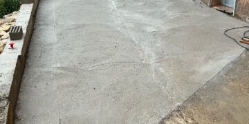 Casas Bajas reabre en tiempo récord la calle Castilla tras su derrumbe