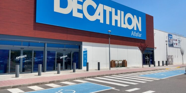 Decathlon se desinfla y anuncia el cierre de más tiendas