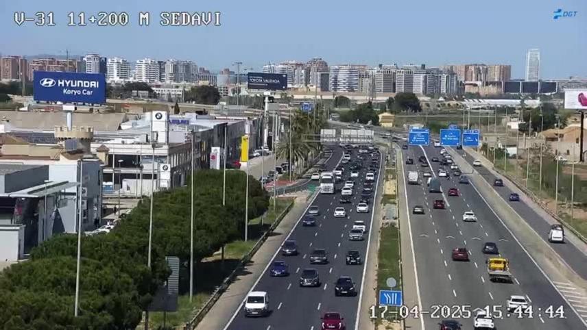 Nueve kilometros de retenciones en la pista de Silla por un accidente y la operacion salida de Semana Santa 2 df55ef67 de5b 44c4 ad4a fd8fbc51f5cd 16 9 aspect ratio 856w 0