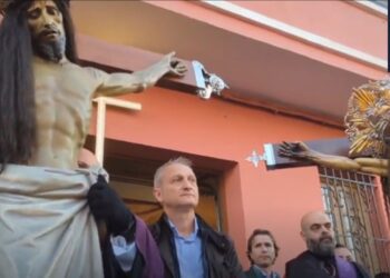 Los Cristos del Cabañal se reencuentran en un acto cargado de emoción y tradición en recuerdo a la DANA