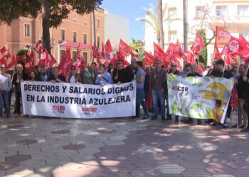 El sector del azulejo se moviliza en Castelló contra el bloqueo del convenio colectivo