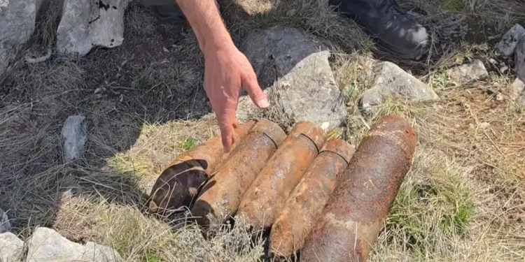 Restos de guerra bajo tierra: hallan y eliminan proyectiles de la Guerra Civil en una sima de Villafranca del Cid 1 Restos de guerra bajo tierra: hallan y eliminan proyectiles de la Guerra Civil en una sima de Villafranca del Cid