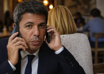 Mazón realizó 26 llamadas el día de la DANA, según el informe entregado por Presidencia a Les Corts