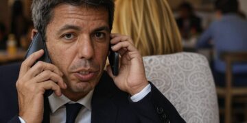 Mazón realizó 26 llamadas el día de la DANA, según el informe entregado por Presidencia a Les Corts