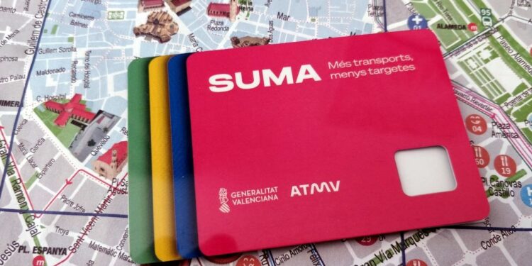 Miles de jóvenes confusos por fallos en la tarjeta de transporte gratuito: ¿error del sistema o falta de información? 1 Miles de jóvenes confusos por fallos en la tarjeta de transporte gratuito: ¿error del sistema o falta de información?