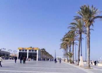 Abierta la convocatoria para autorizaciones de venta no sedentaria en el paseo marítimo del Cabanyal – verano 2025