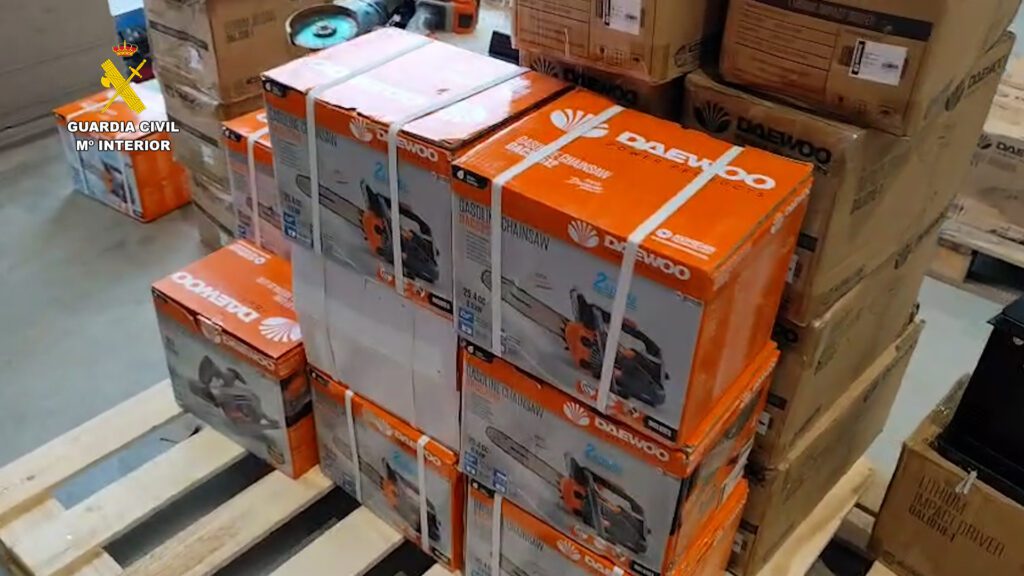 Dos detenidos y dos identificados por la comisión de varios robos en empresas de Ribarroja de Túria 2 robos valencia editada1