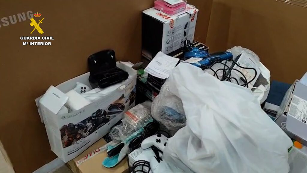 Dos detenidos y dos identificados por la comisión de varios robos en empresas de Ribarroja de Túria 3 robos valencia editada4