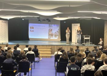 Más de 200 de alumnos de Secundaria asisten a un 'Vithas Aula Salud Colegios' sobre educación sexual