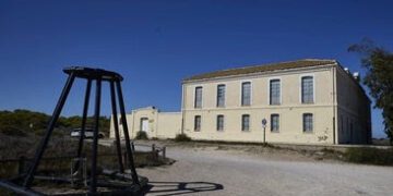 Valencia planta cara al nuevo deslinde de Costas en El Saler: el Ayuntamiento presenta alegaciones para frenar la cesión de infraestructuras clave