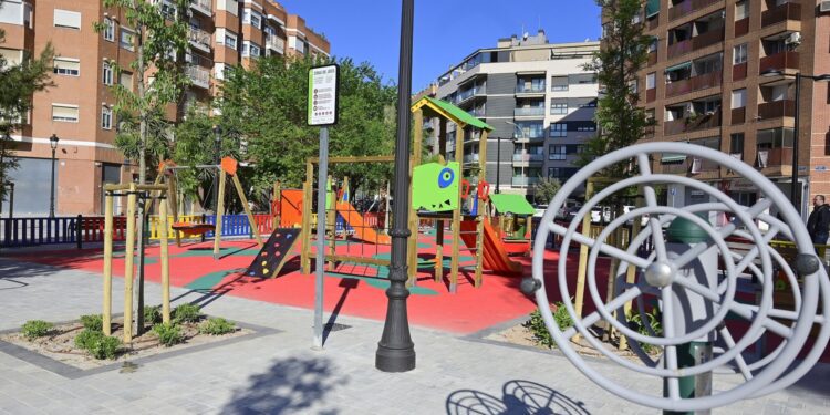 Favara estrena su nueva plaza peatonal tras una inversión de 900.000 euros 1 Favara estrena su nueva plaza peatonal tras una inversión de 900.000 euros