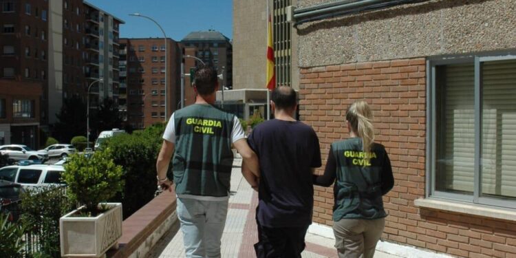 La Guardia Civil detiene a un terrorista extranjero que estuvo integrado en la organización terrorista DAESH 1 La Guardia Civil detiene a un terrorista extranjero que estuvo integrado en la organización terrorista DAESH