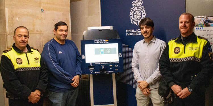 Habilitar la app de MiDNI es posible en las oficinas de la policía local de Morella