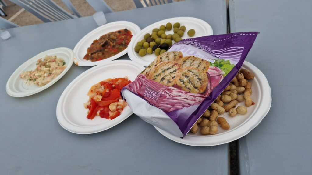 Éxito rotundo del almuerzo popular del 1 de mayo en la playa de Xeraco 6 20250501 095939 Mediana