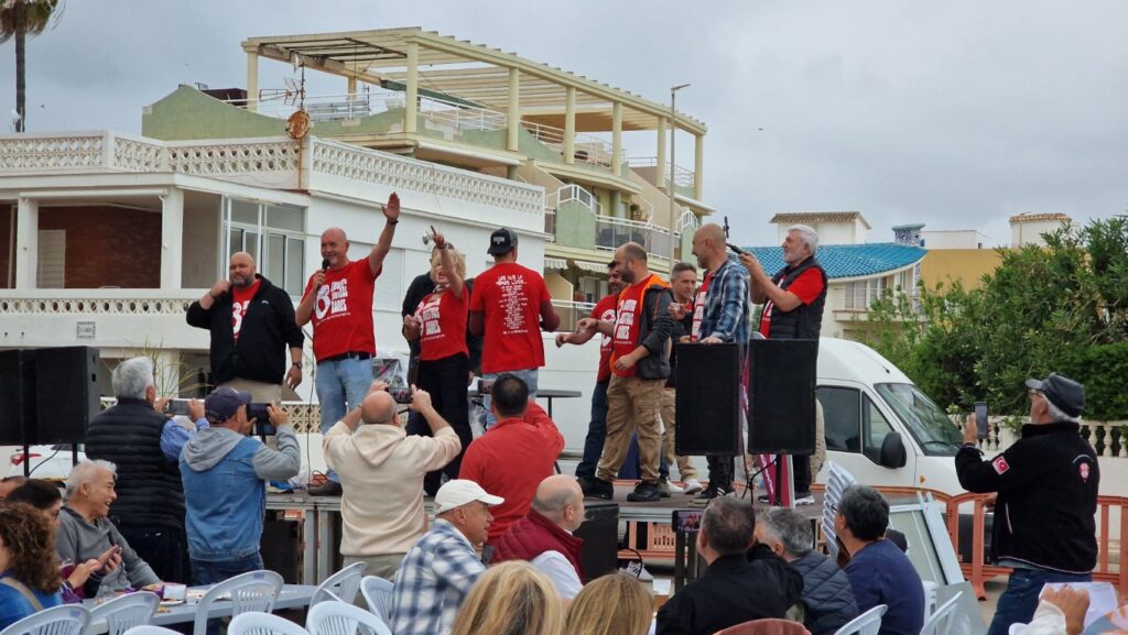 Éxito rotundo del almuerzo popular del 1 de mayo en la playa de Xeraco 8 20250501 100334 Mediana