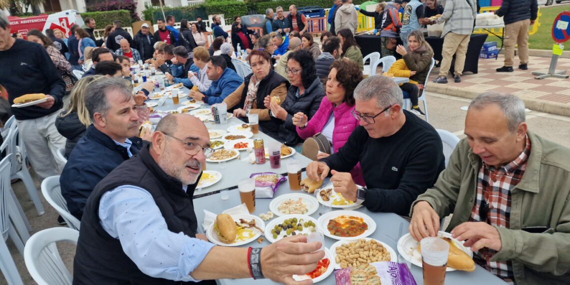 Éxito rotundo del almuerzo popular del 1 de mayo en la playa de Xeraco