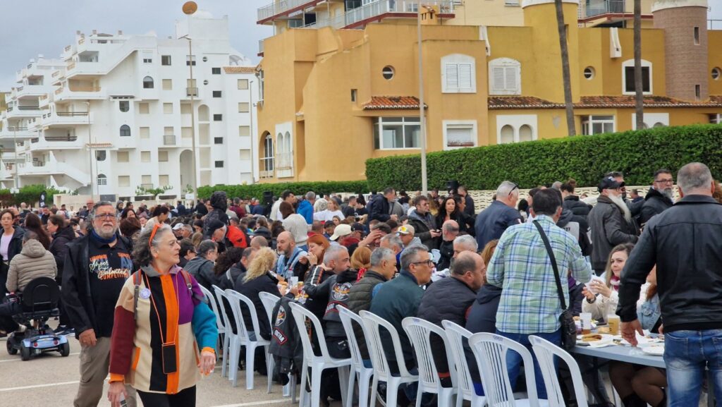 Éxito rotundo del almuerzo popular del 1 de mayo en la playa de Xeraco 17 20250501 103529 Mediana