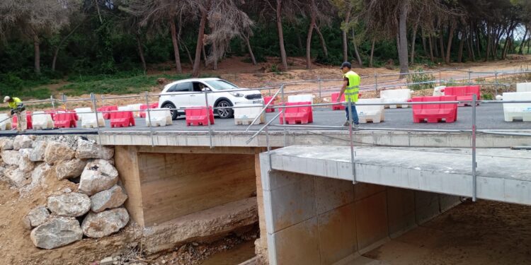 La Generalitat abre un carril del nuevo paso sobre el barranco del Murtal en Godelleta
