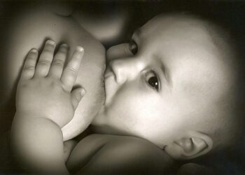 Más de 400 recién nacidos prematuros de la Comunitat Valenciana se alimentan con leche materna donada cada año