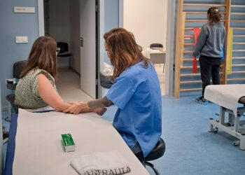 Sanidad incorpora el servicio de fisioterapia al centro de salud Campanar II