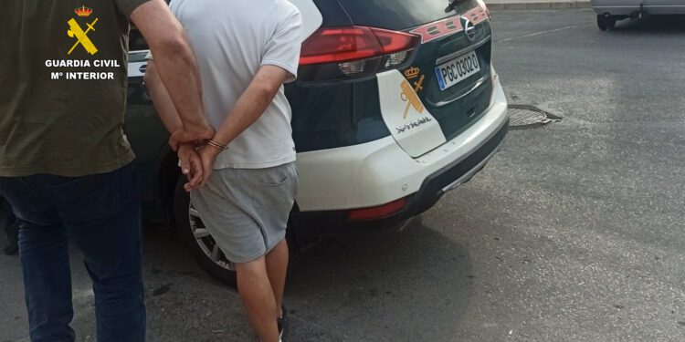 Dos detenidos por disparar en la cabeza a un joven en Orihuela Costa (Alicante)