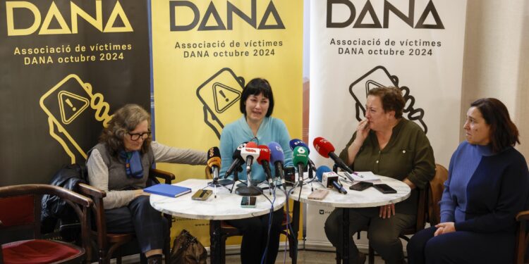 Las víctimas de la DANA acusan a Mazón de mentir: “No se ha puesto en contacto con ninguna de las tres asociaciones” 1 Las víctimas de la DANA acusan a Mazón de mentir: “No se ha puesto en contacto con ninguna de las tres asociaciones”