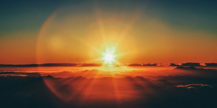 Temperaturas inusuales superan los 28ºC en el interior 1 calm body of water during sunset