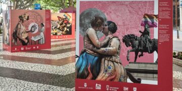 Gandia repone los paneles LGTBI+ vandalizados con mensajes de odio y esvásticas