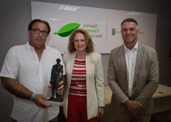 Vicente Espeleta recibe el galardón "Llaurador de l'Any" 2025 del Consell Agrari de Torrent