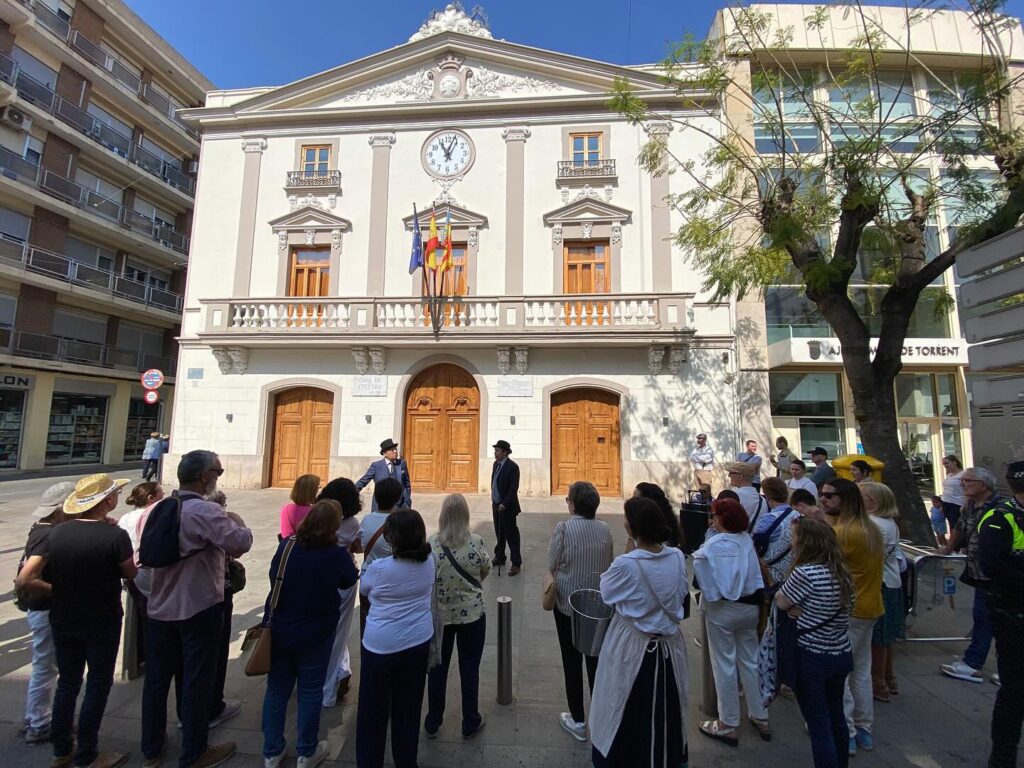 Torrent celebra el Día Internacional de los Museos con obras del Prado en sus calles y rutas teatralizadas sobre su historia 4 499248679 18501005419062066 5217769134304684350 n