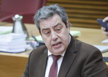 Vox intensifica su ofensiva contra la Acadèmia Valenciana de la Llengua: recortes presupuestarios y declaraciones polémicas