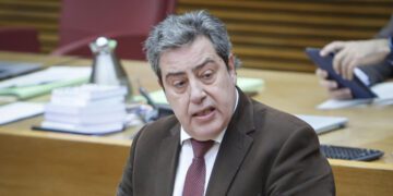 Vox intensifica su ofensiva contra la Acadèmia Valenciana de la Llengua: recortes presupuestarios y declaraciones polémicas