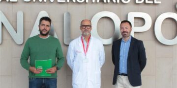 El Hospital Universitario del Vinalopó y la Asociación Española contra el Cáncer firman un convenio de colaboración