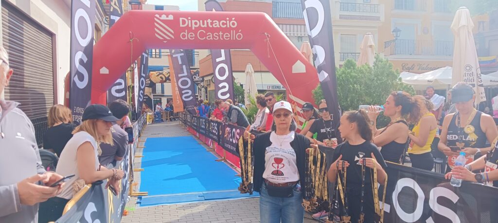 Éxito absoluto en el Maratón del Santo Grial: deporte, historia y valores en el corazón de Castellón 7 AMBIENTE EN LA META